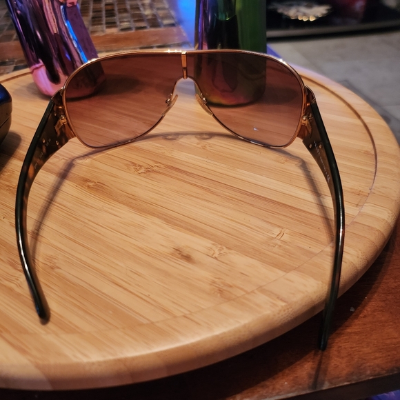 Prada sunglasses with case - Picture 7 of 10